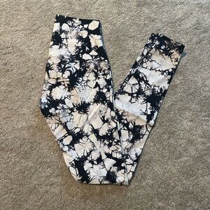 Lululemon Wunder Under Luxtreme Shibori tie dye black white size 6